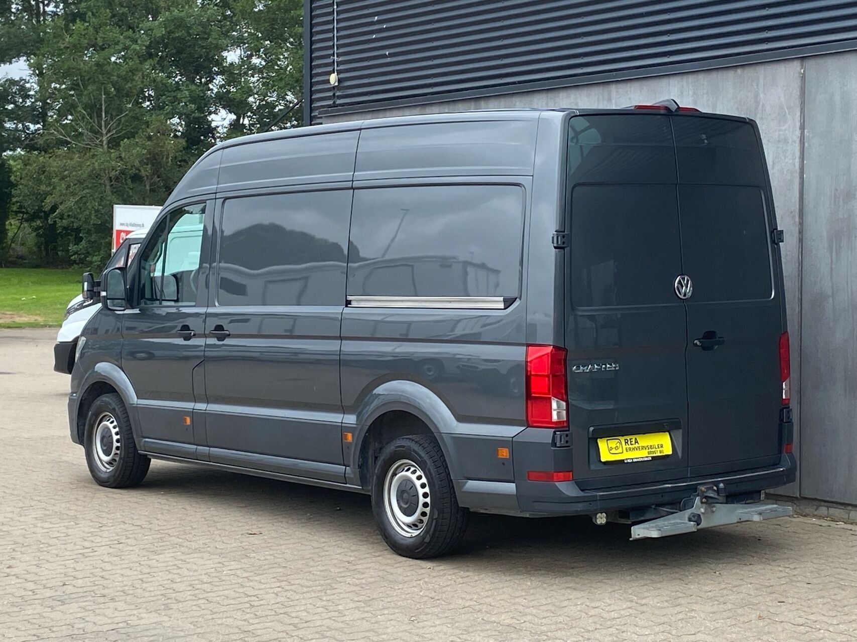Grå VW Crafter fra 2022