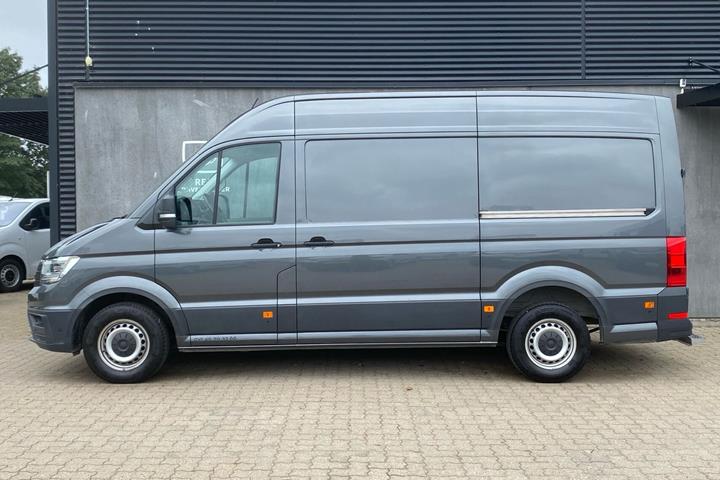 Grå VW Crafter fra 2022