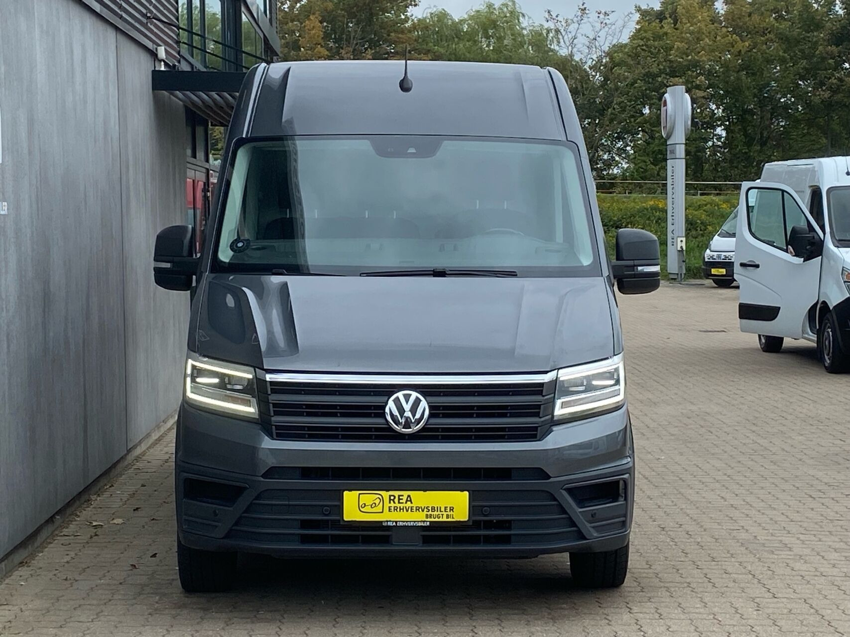 Grå VW Crafter fra 2022