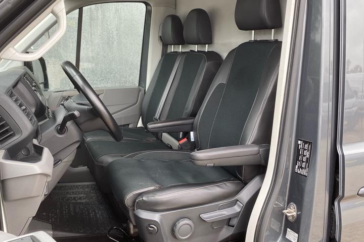 Grå VW Crafter fra 2022