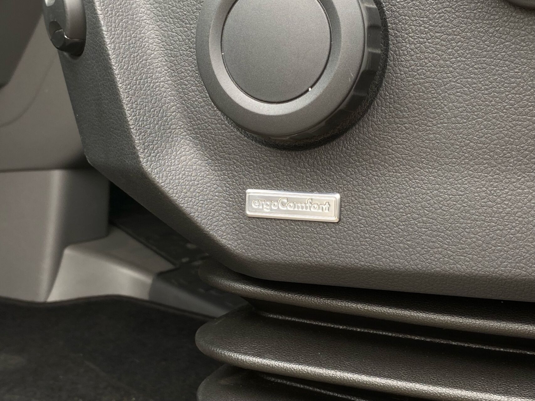 Grå VW Crafter fra 2022