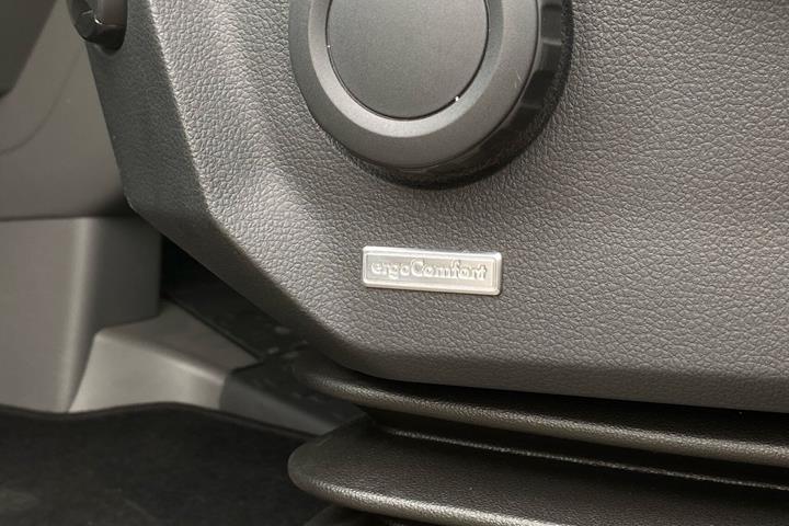 Grå VW Crafter fra 2022