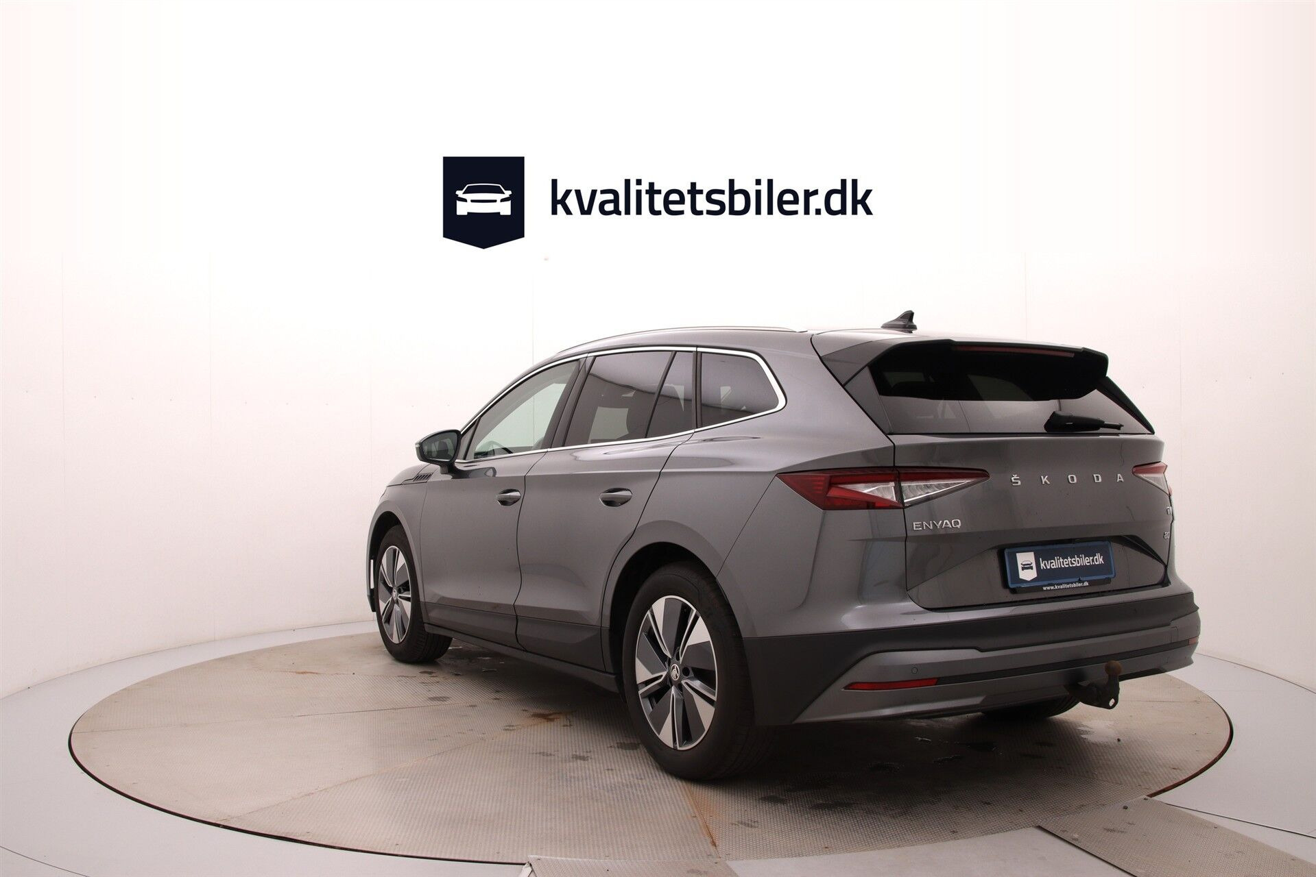 Grå Skoda Enyaq fra 2023