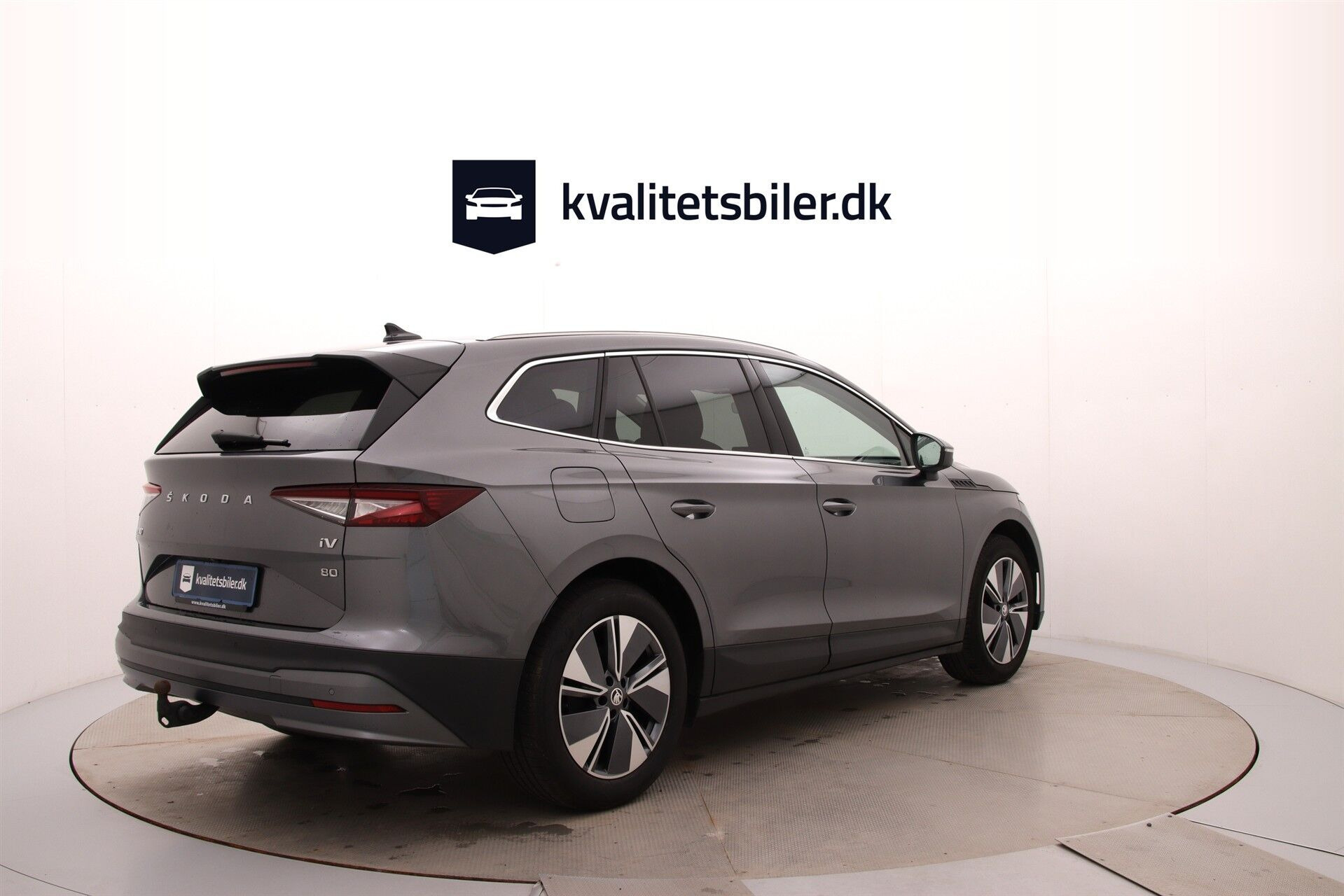 Grå Skoda Enyaq fra 2023