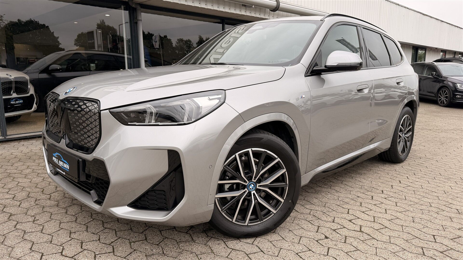 Sølv BMW iX1 fra 2024