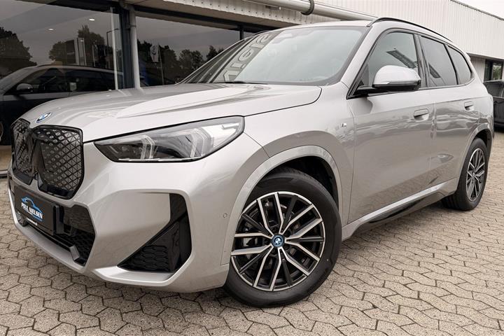 Sølv BMW iX1 fra 2024
