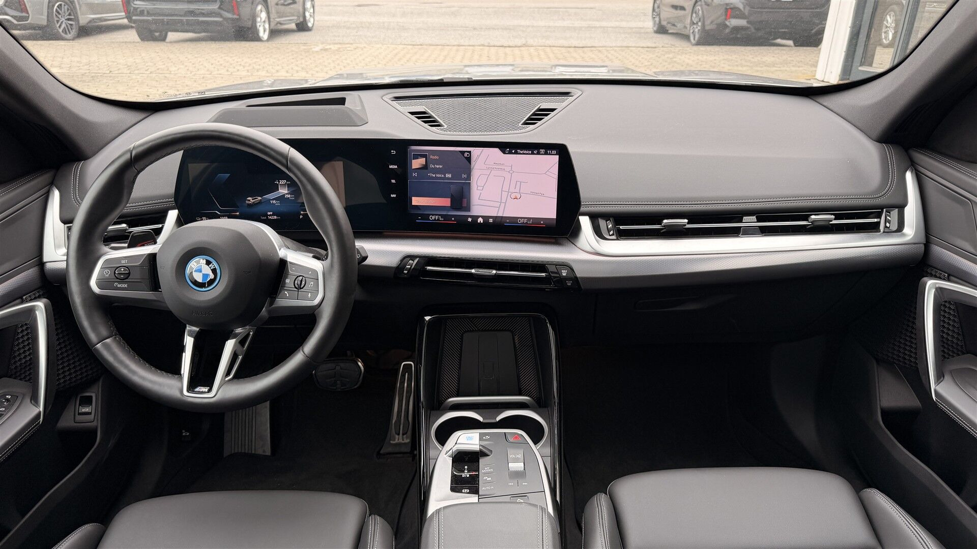 Sølv BMW iX1 fra 2024
