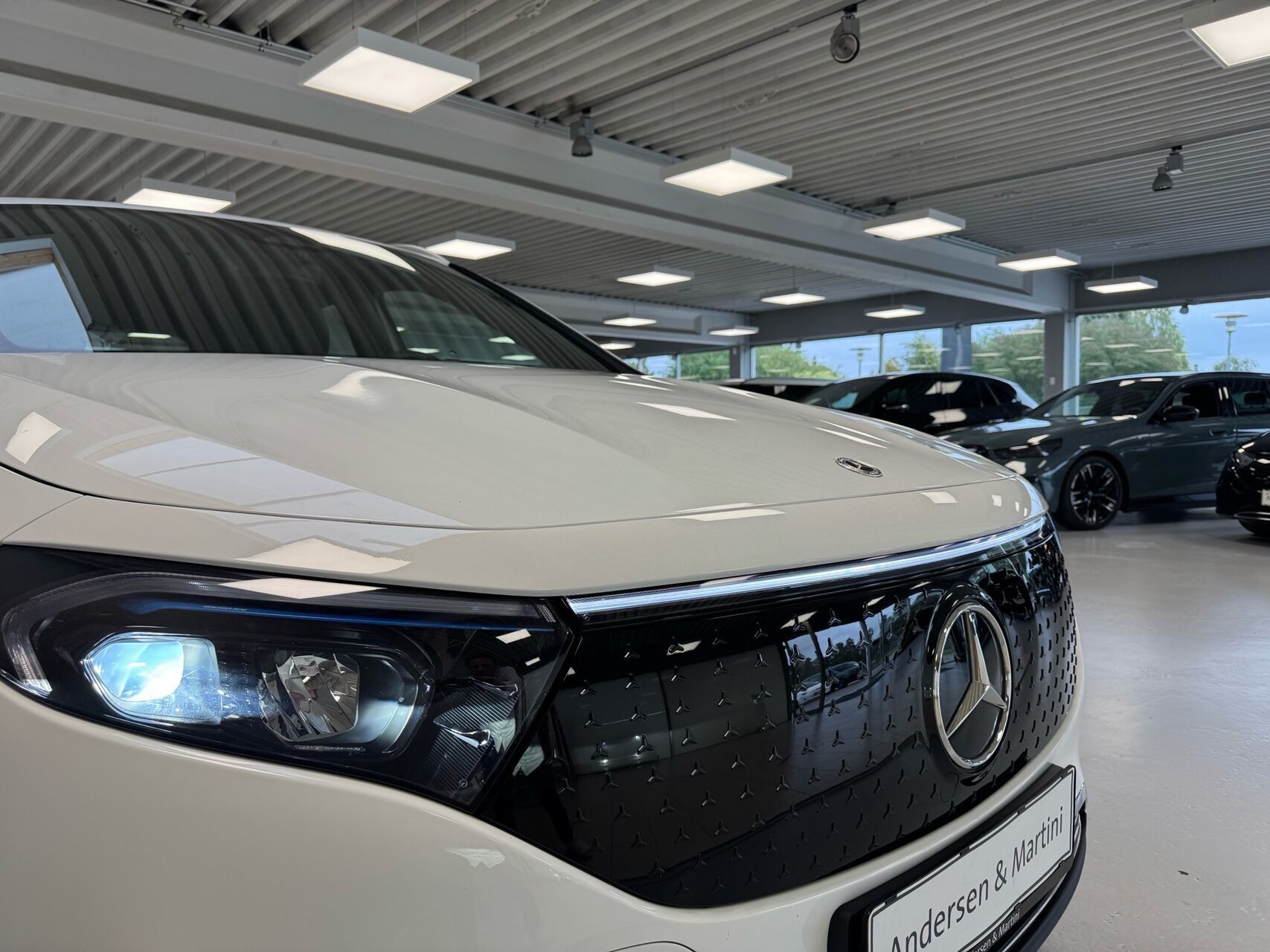 Hvid Mercedes EQA250 fra 2025