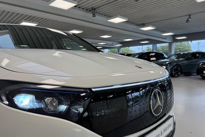 Hvid Mercedes EQA250 fra 2025