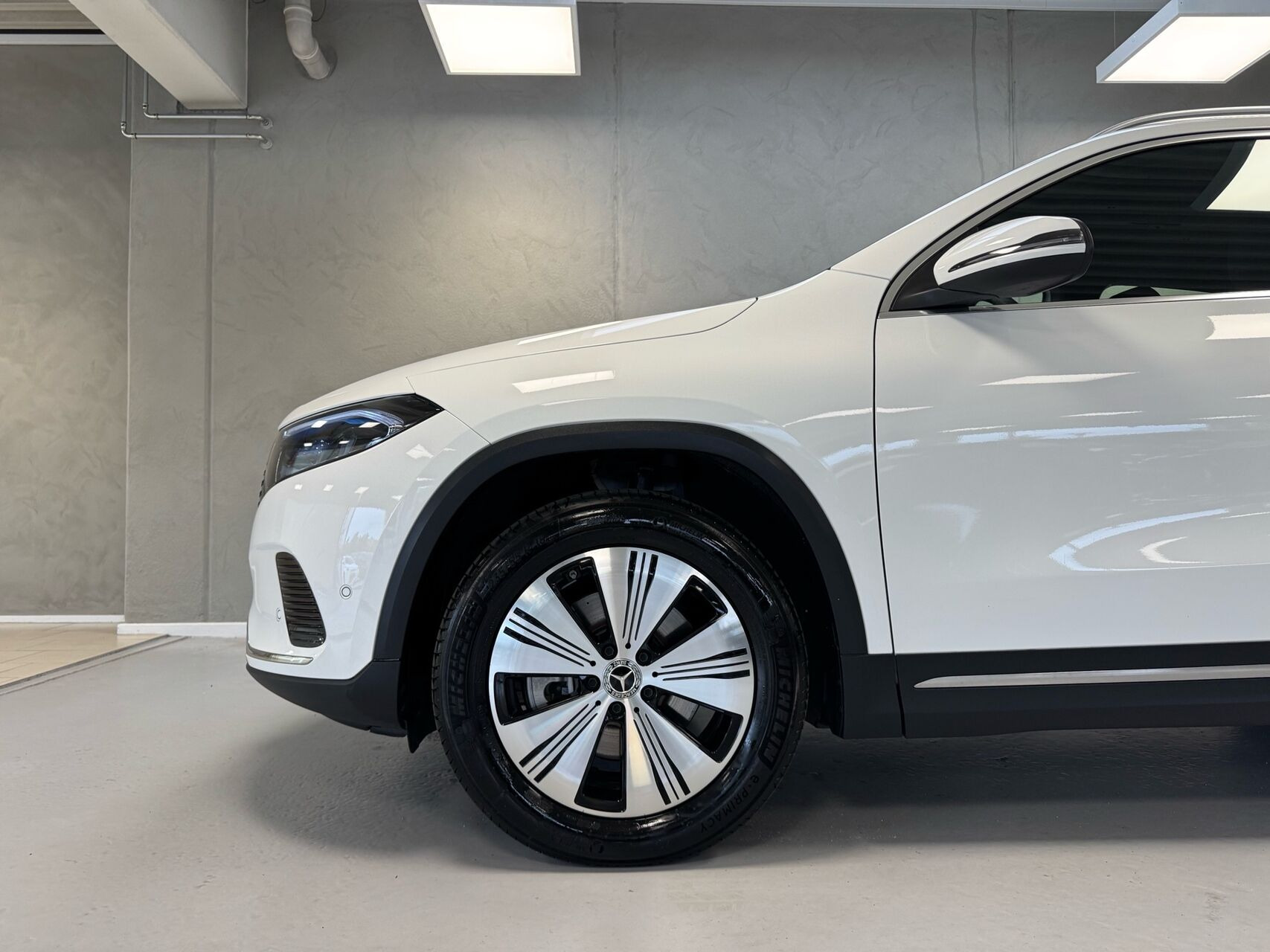 Hvid Mercedes EQA250 fra 2025