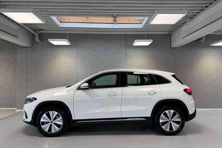 Hvid Mercedes EQA250 fra 2025