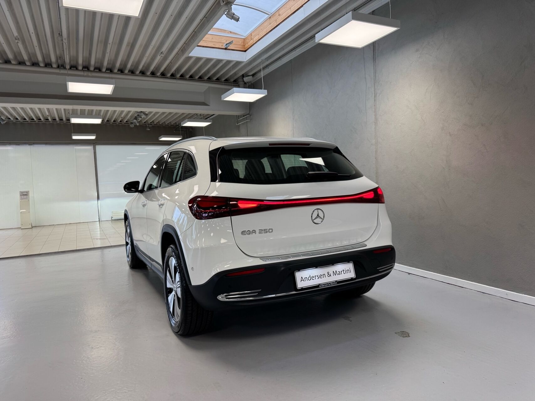 Mercedes EQA250