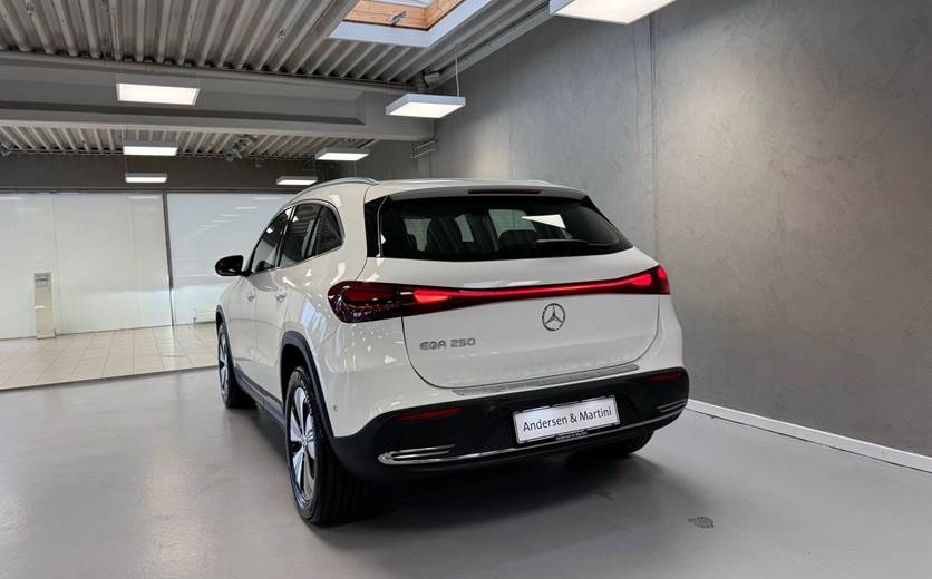 Mercedes EQA250