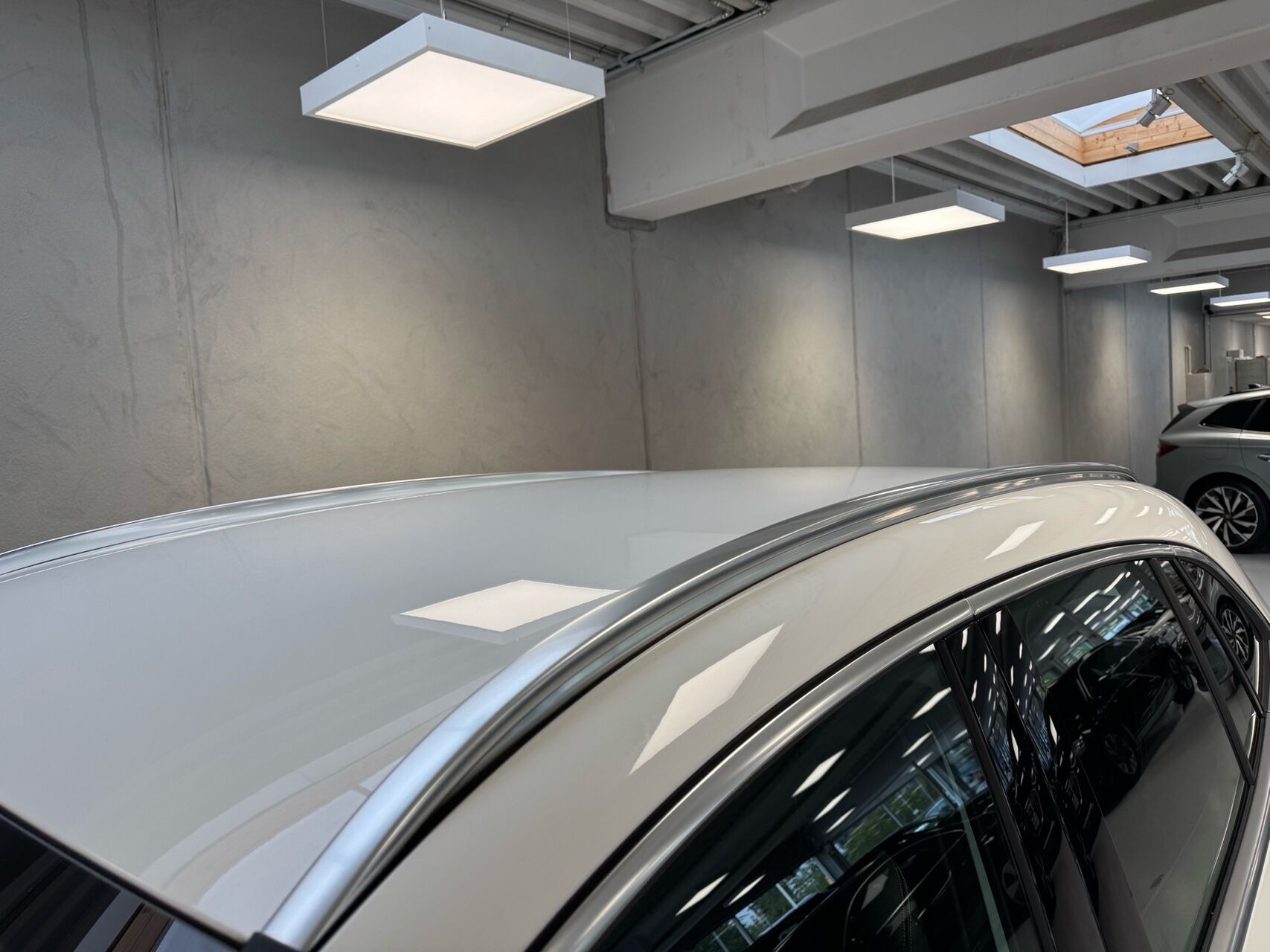 Hvid Mercedes EQA250 fra 2025