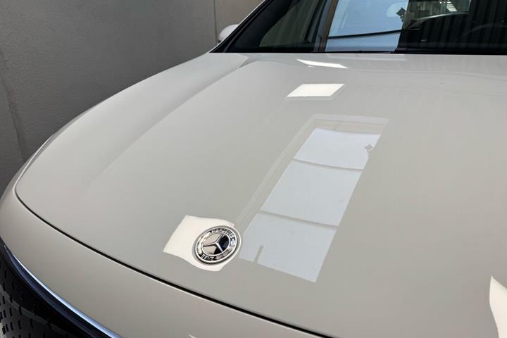 Hvid Mercedes EQA250 fra 2025