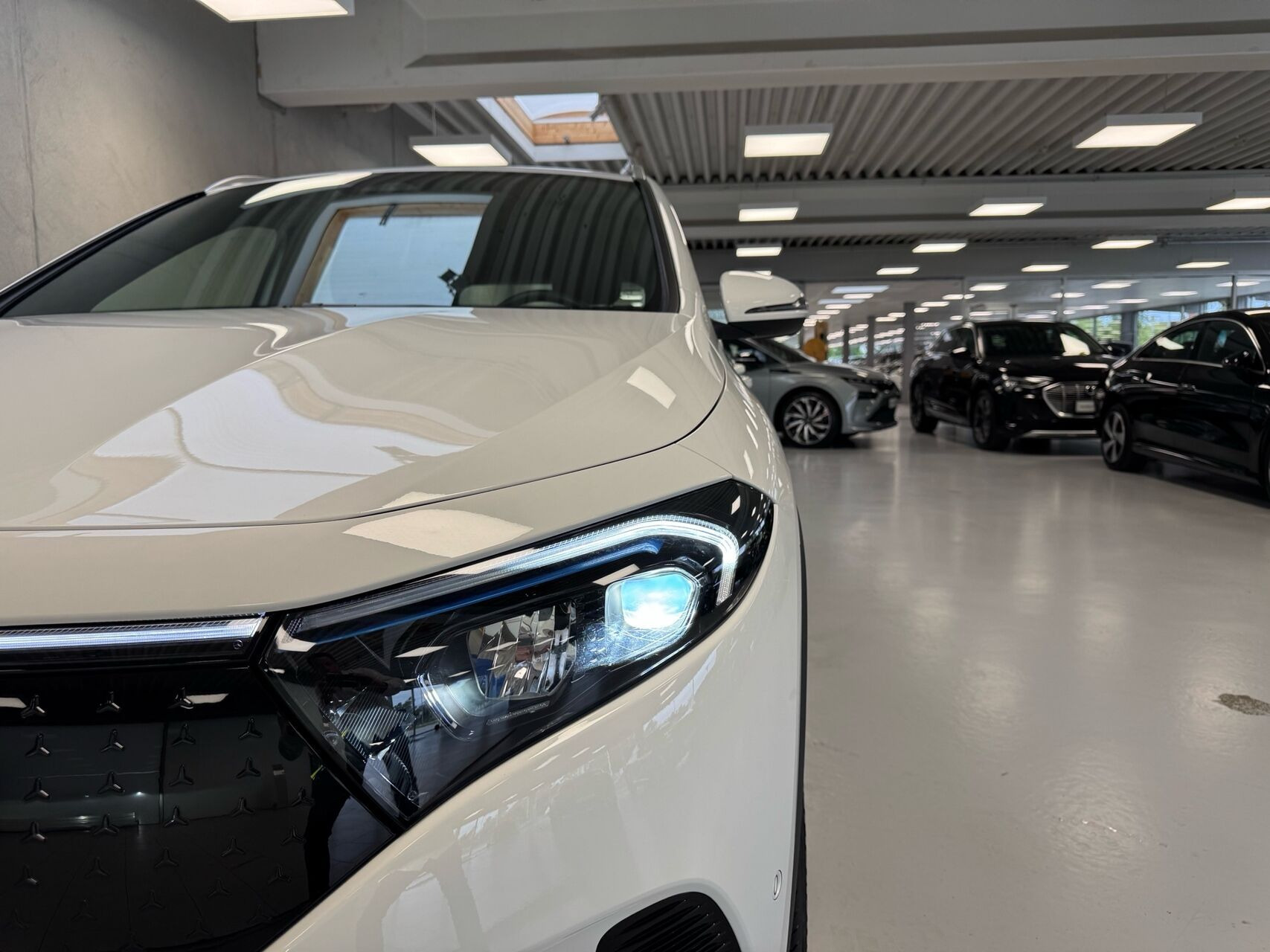 Hvid Mercedes EQA250 fra 2025