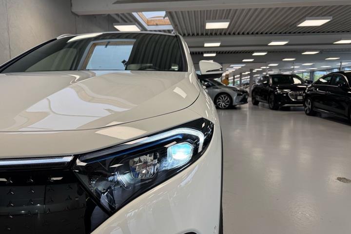 Hvid Mercedes EQA250 fra 2025