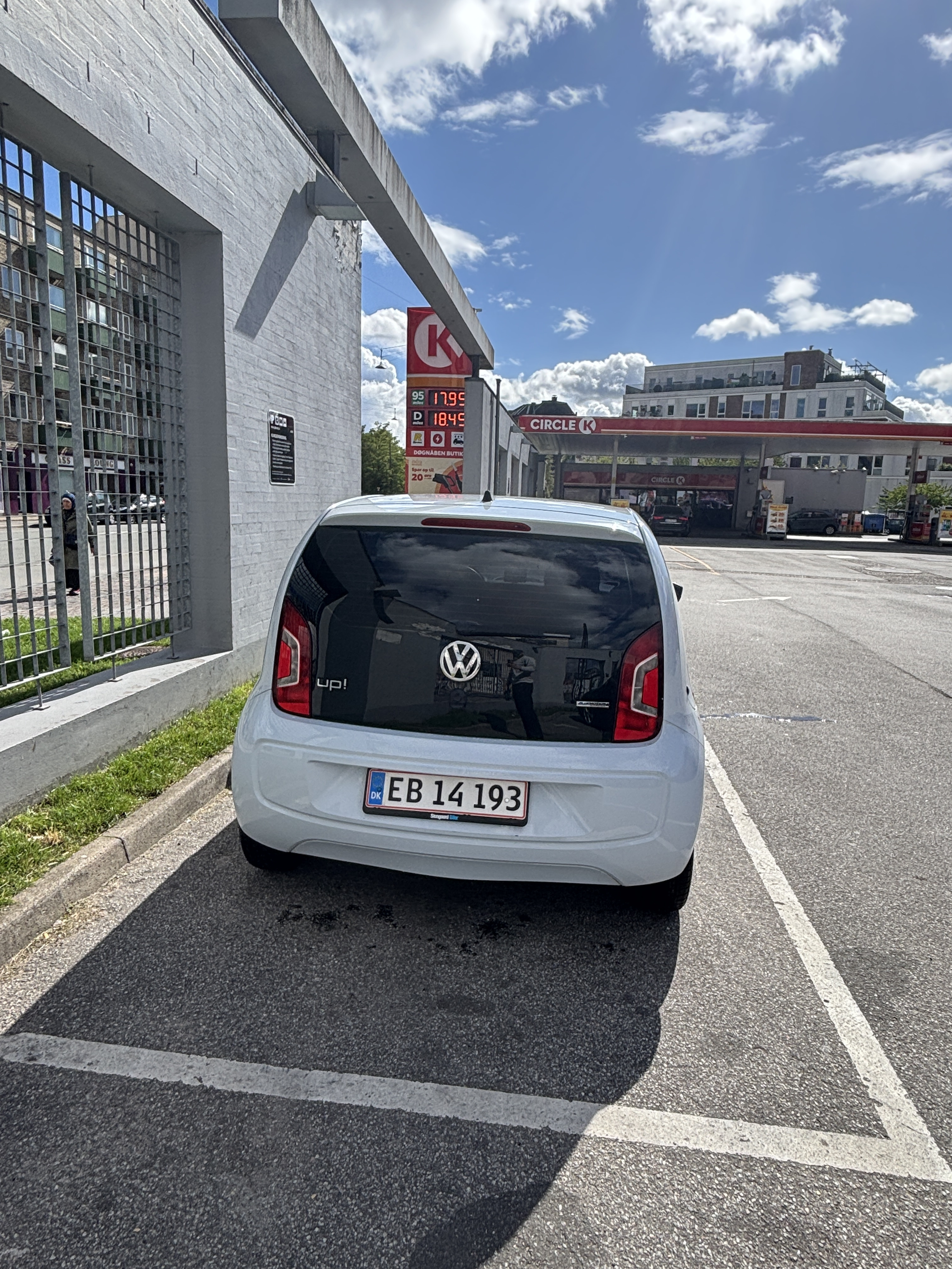 Blå VW UP! fra 2012
