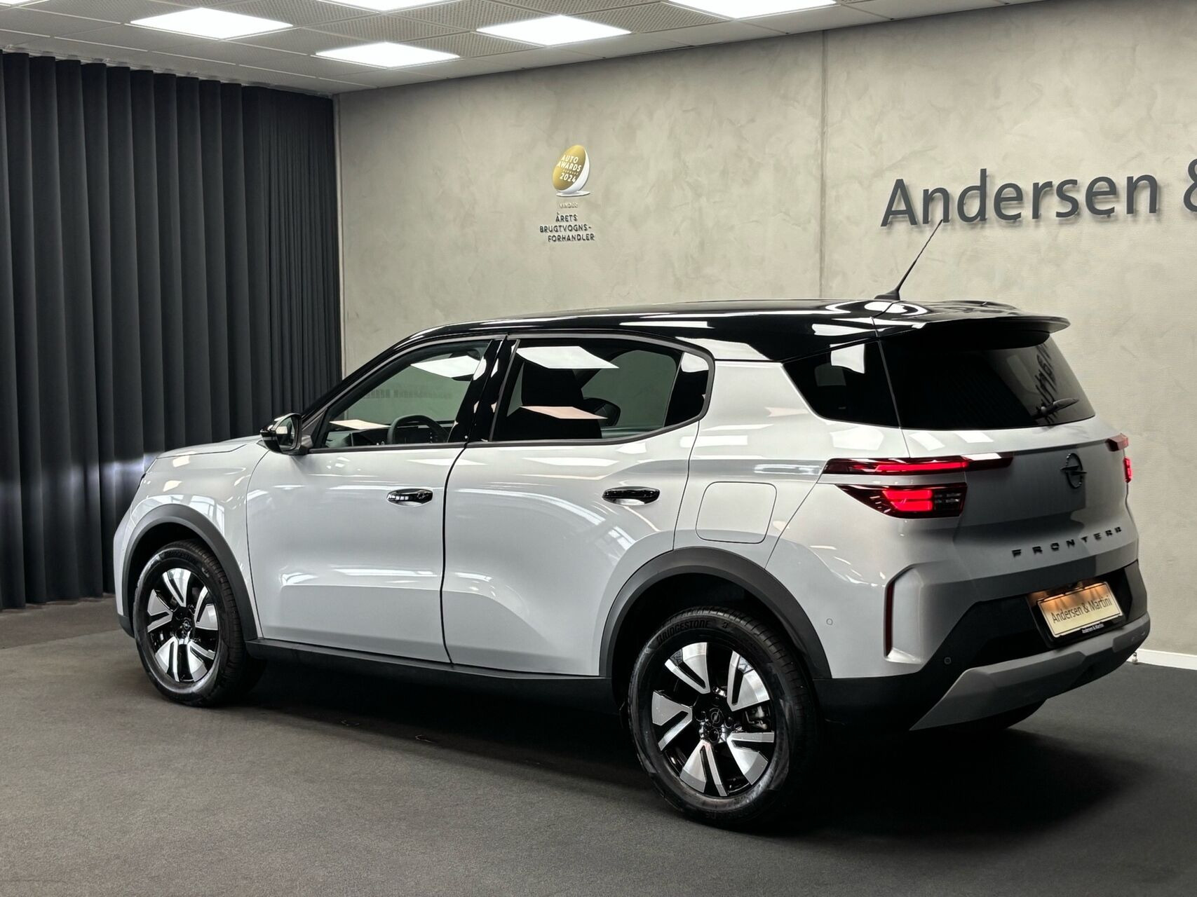 Sølv Opel Frontera fra 2025