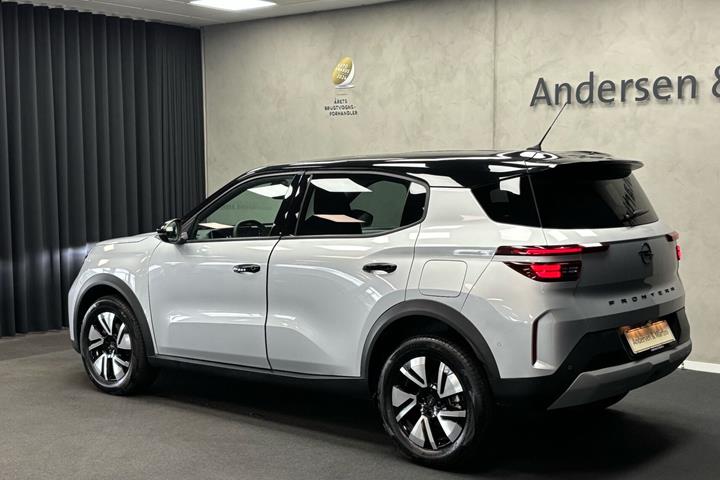 Sølv Opel Frontera fra 2025