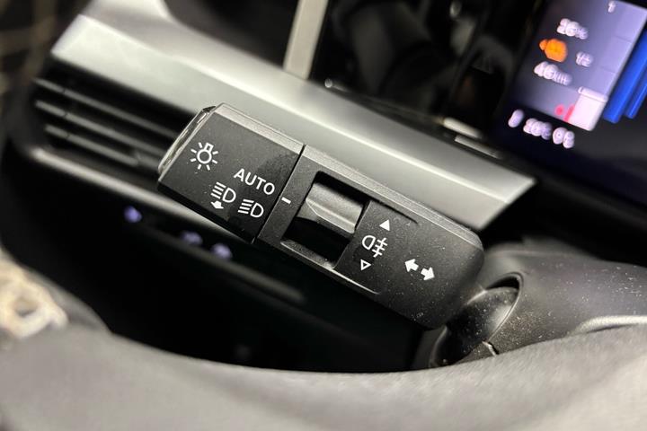 Sølv Opel Frontera fra 2025