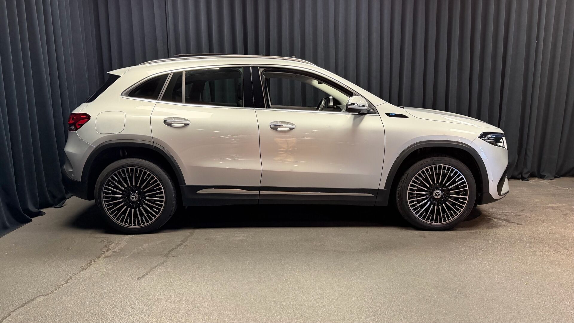 Sølv Mercedes EQA250 fra 2022