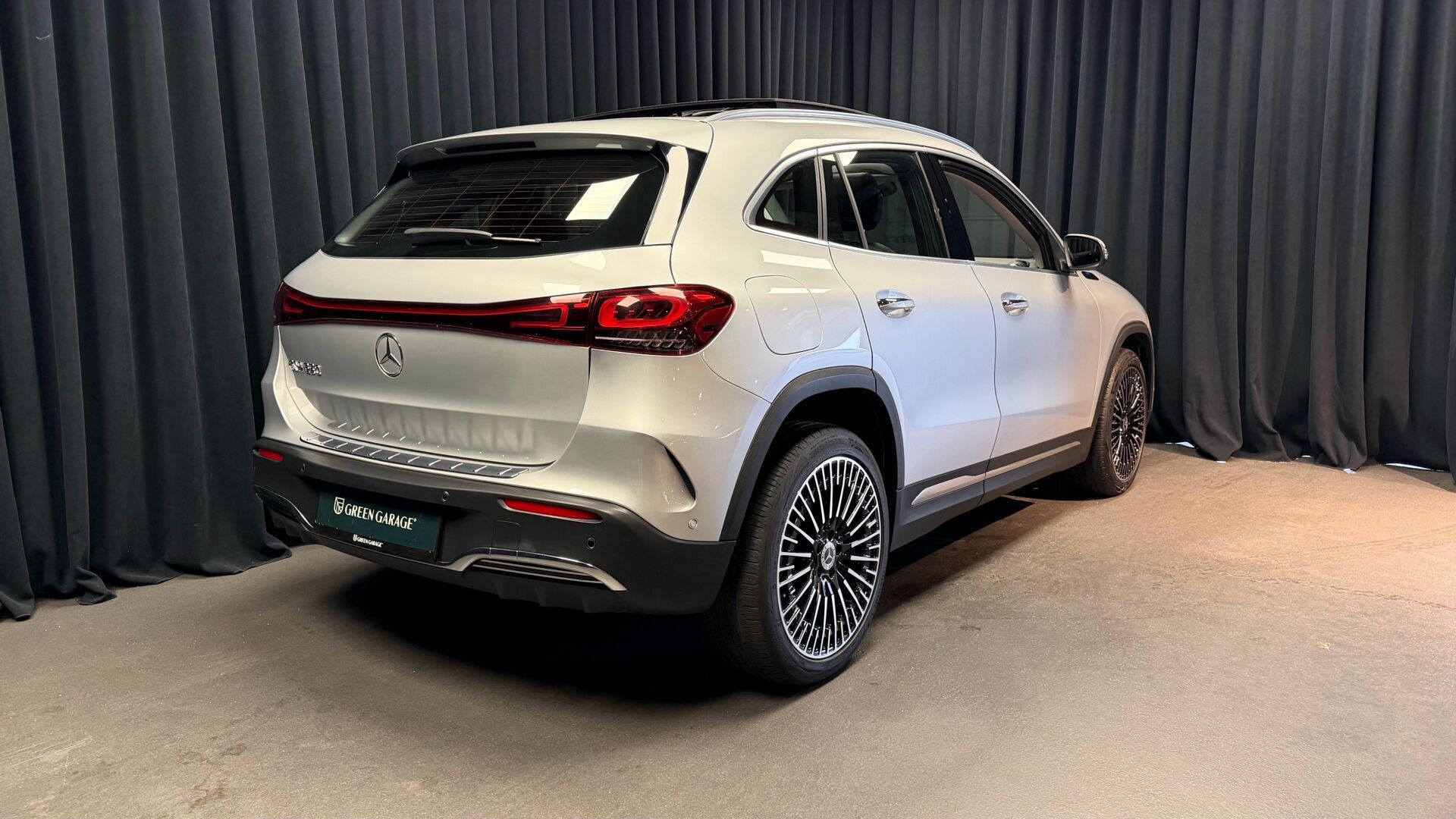 Sølv Mercedes EQA250 fra 2022