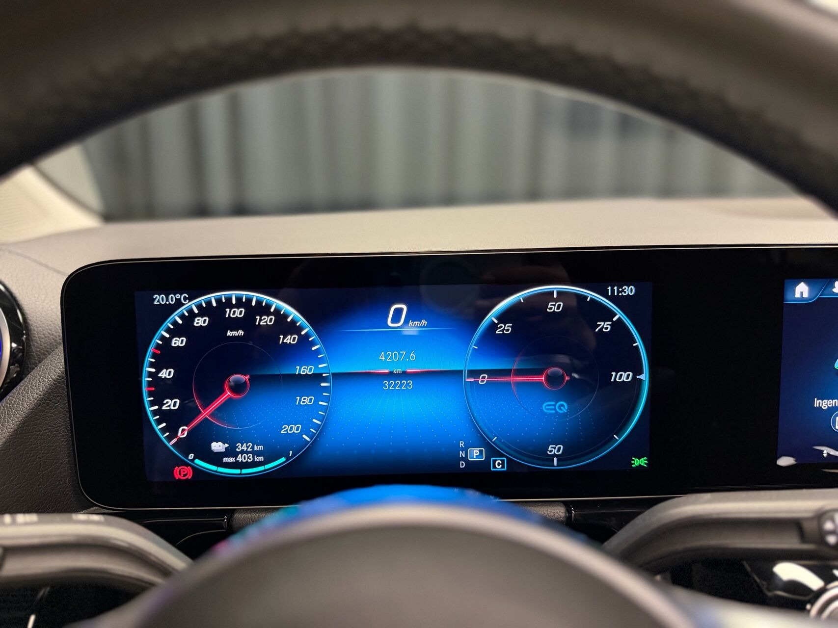Sølv Mercedes EQA250 fra 2022