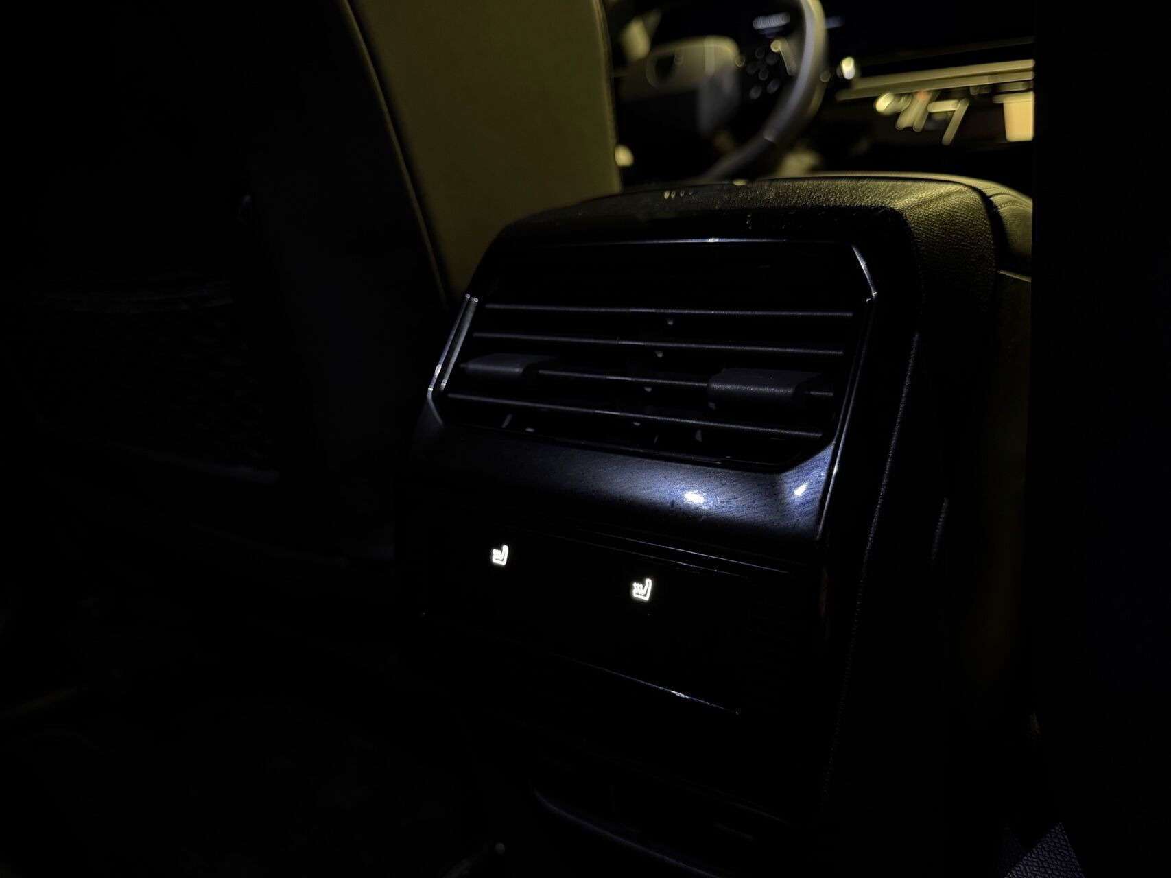 Hvid Peugeot e-3008 fra 2024