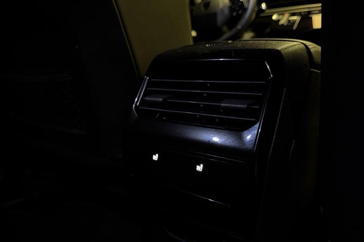 Hvid Peugeot e-3008 fra 2024