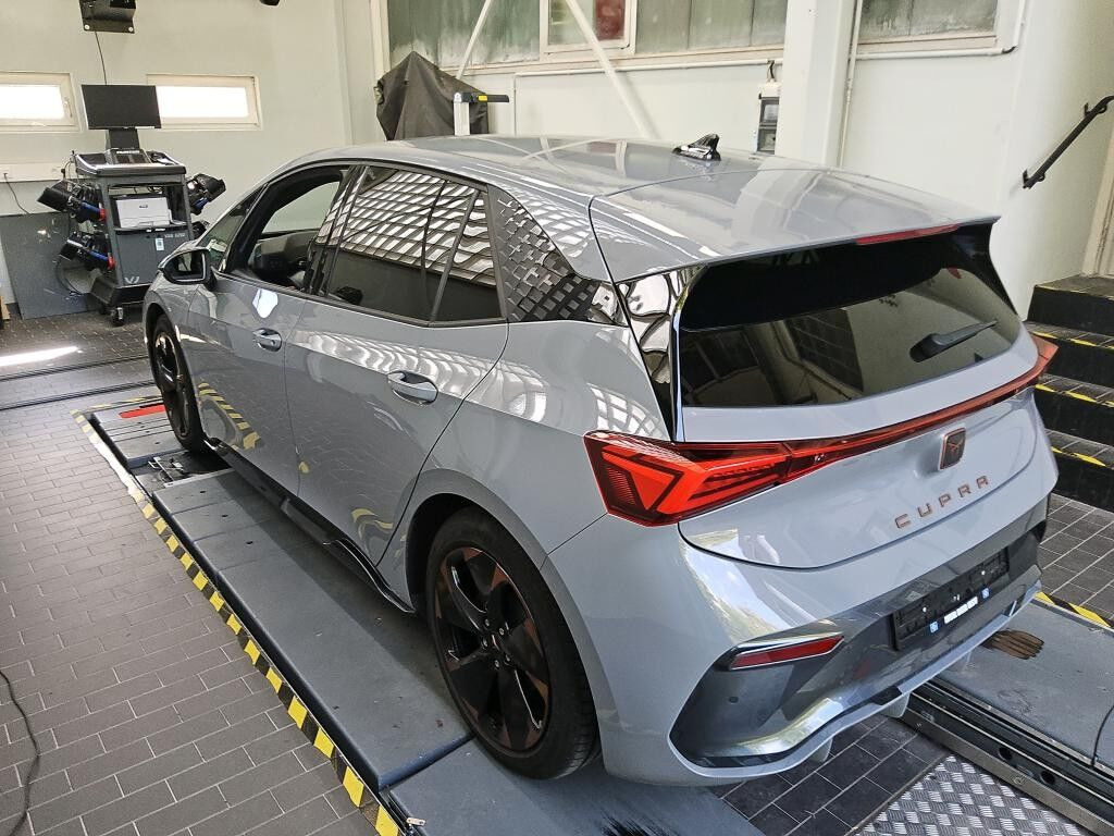 Grå Cupra Born fra 2024