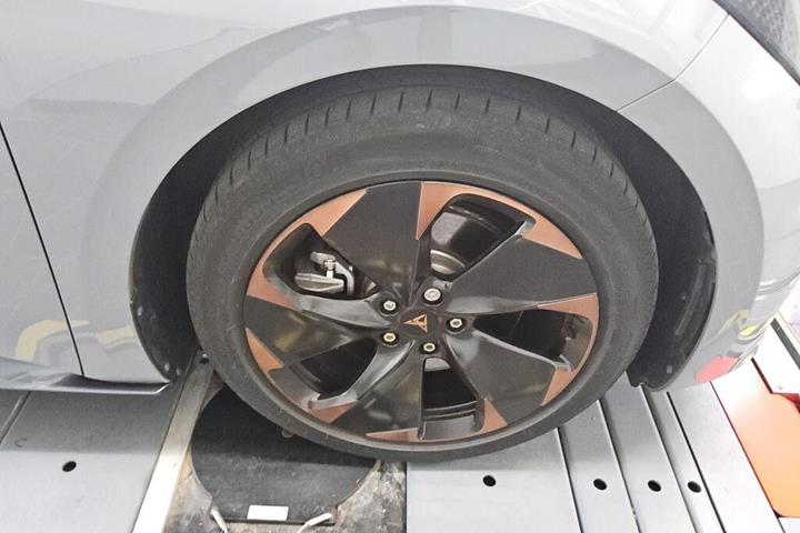 Grå Cupra Born fra 2024