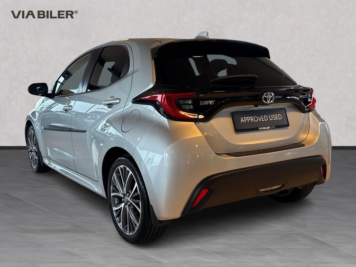 Sølv Toyota Yaris fra 2021