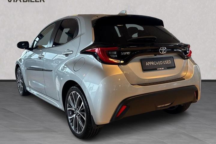 Sølv Toyota Yaris fra 2021