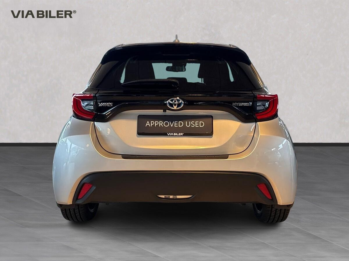 Sølv Toyota Yaris fra 2021