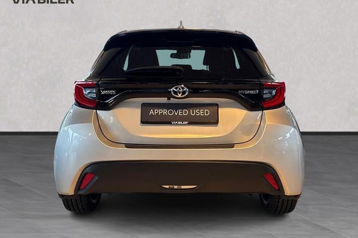 Sølv Toyota Yaris fra 2021