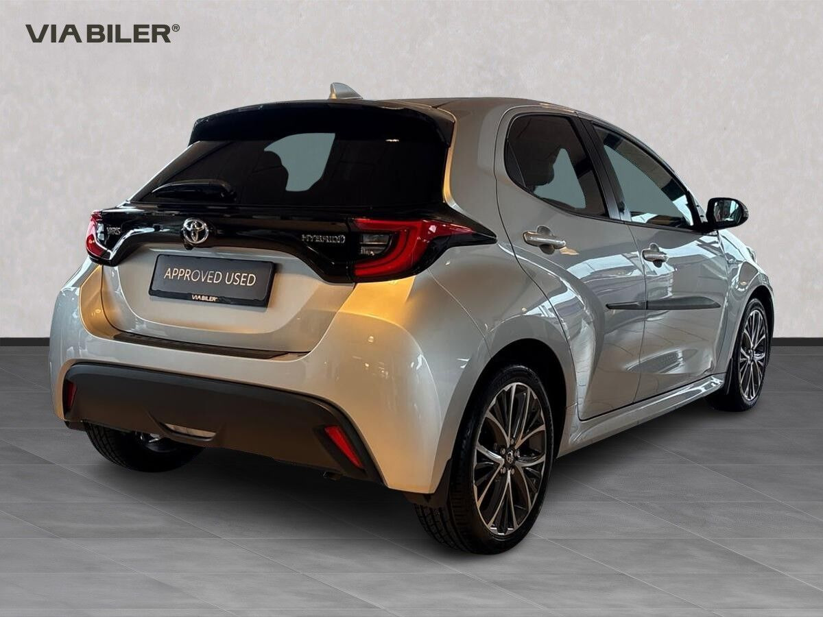 Sølv Toyota Yaris fra 2021