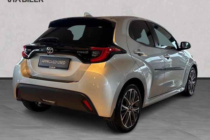 Sølv Toyota Yaris fra 2021