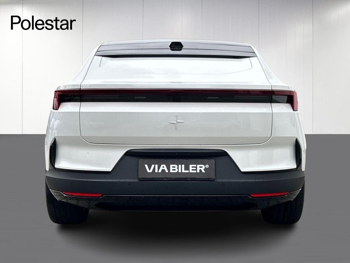 Hvid Polestar 4 fra 2026