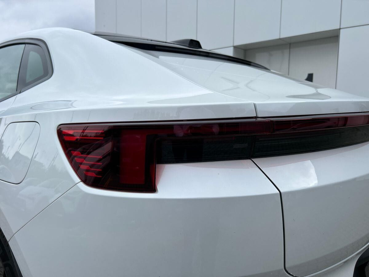 Hvid Polestar 4 fra 2026