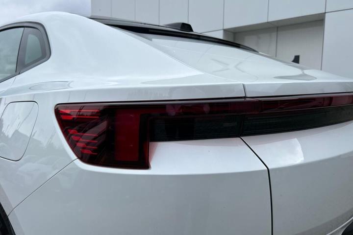 Hvid Polestar 4 fra 2026