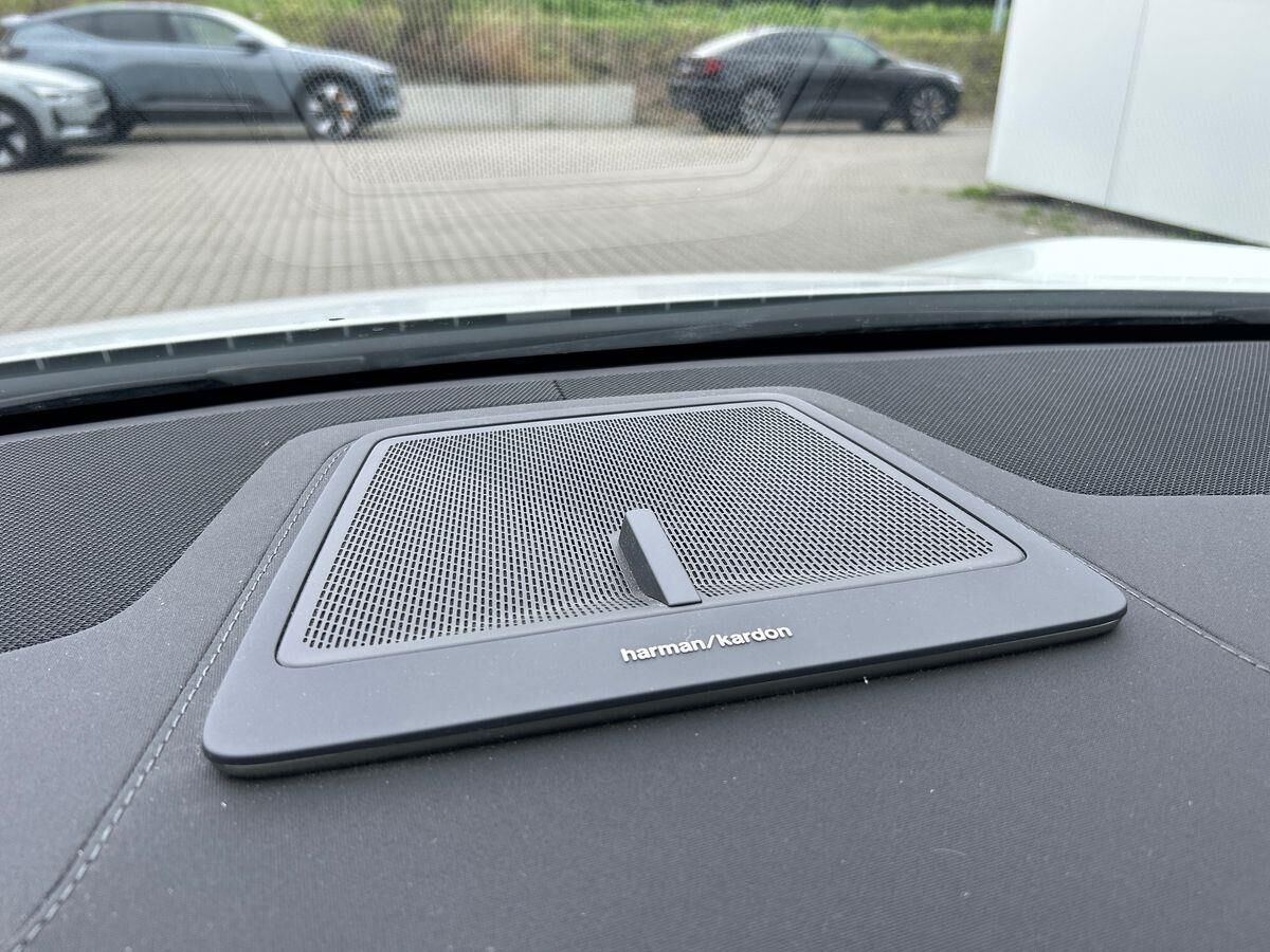 Hvid Polestar 4 fra 2026