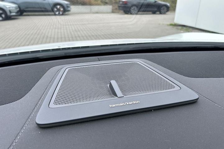 Hvid Polestar 4 fra 2026