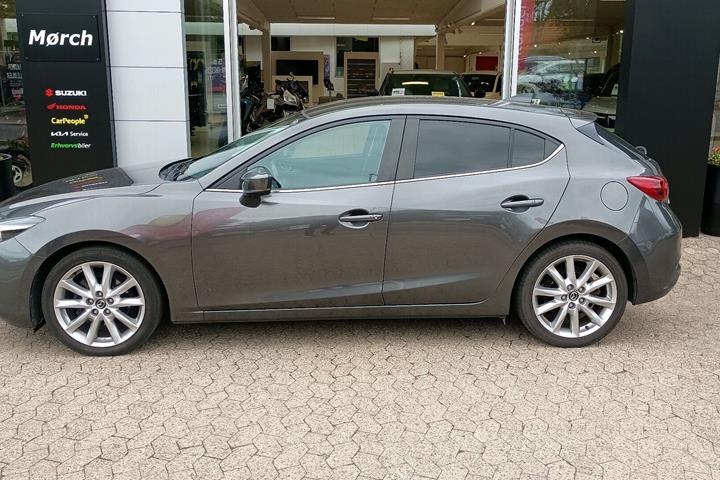 Grå Mazda 3 fra 2017