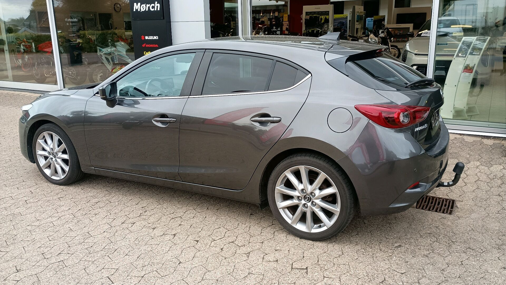 Grå Mazda 3 fra 2017