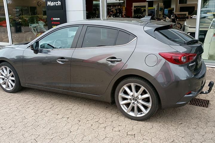 Grå Mazda 3 fra 2017