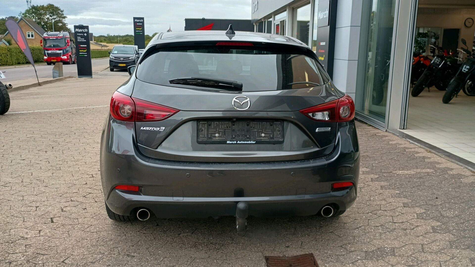 Grå Mazda 3 fra 2017