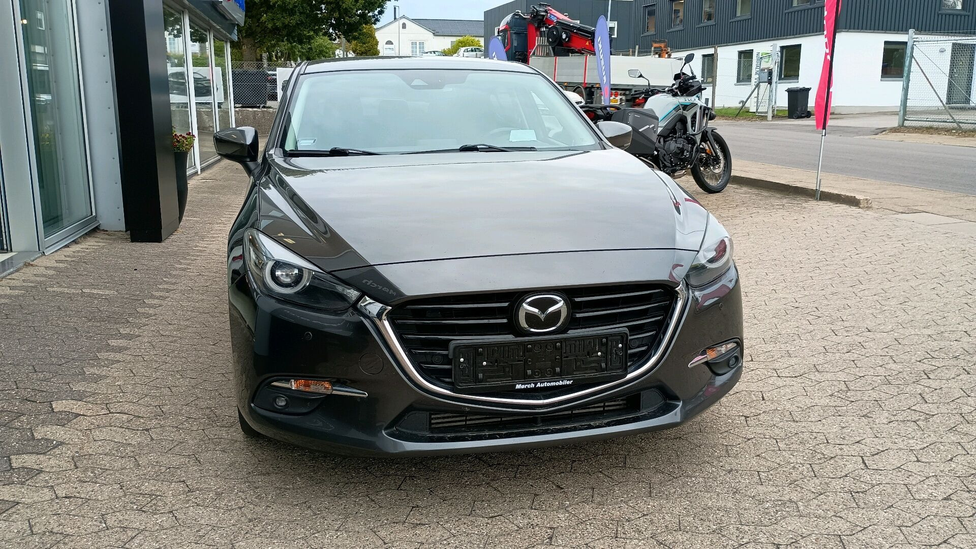 Grå Mazda 3 fra 2017