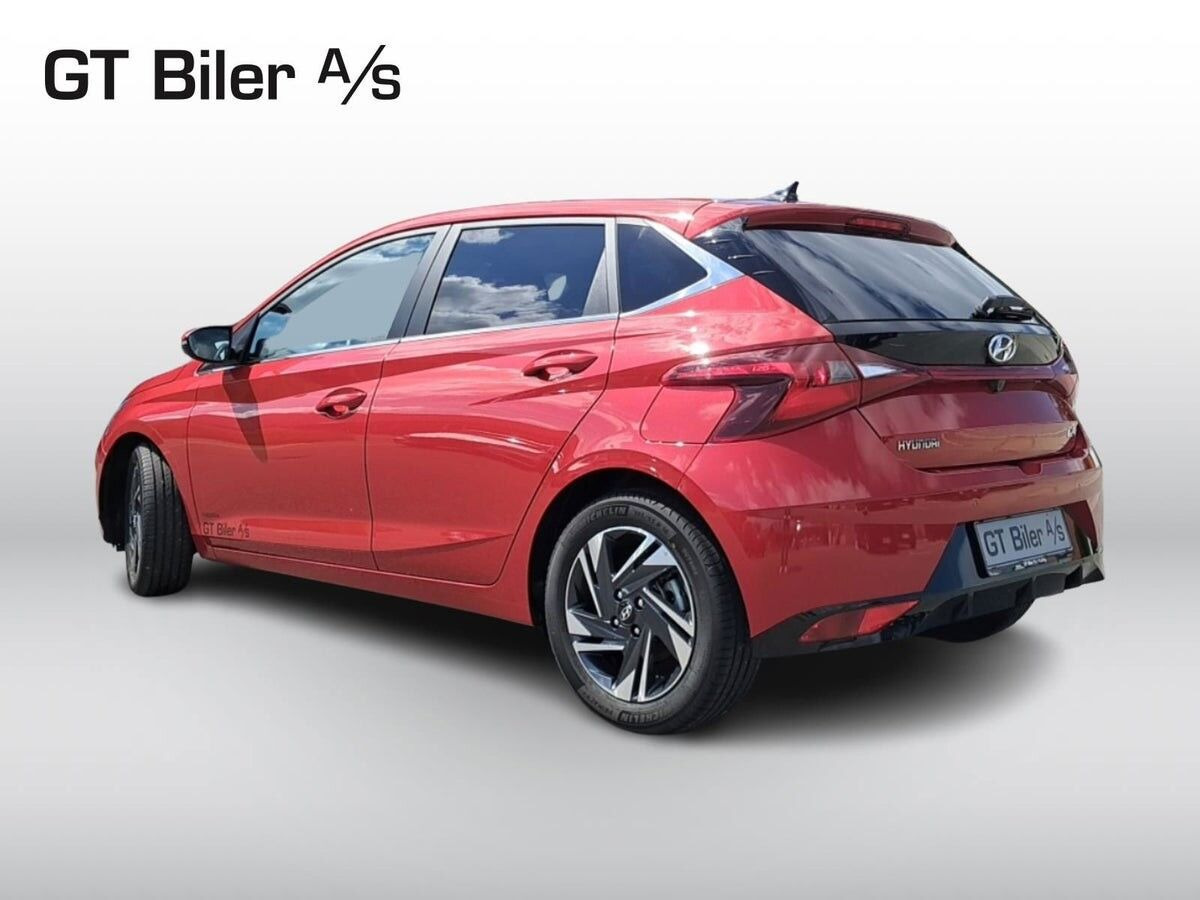 Rød Hyundai i20 fra 2022