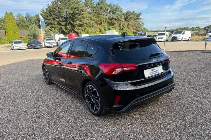 Sort Ford Focus fra 2018
